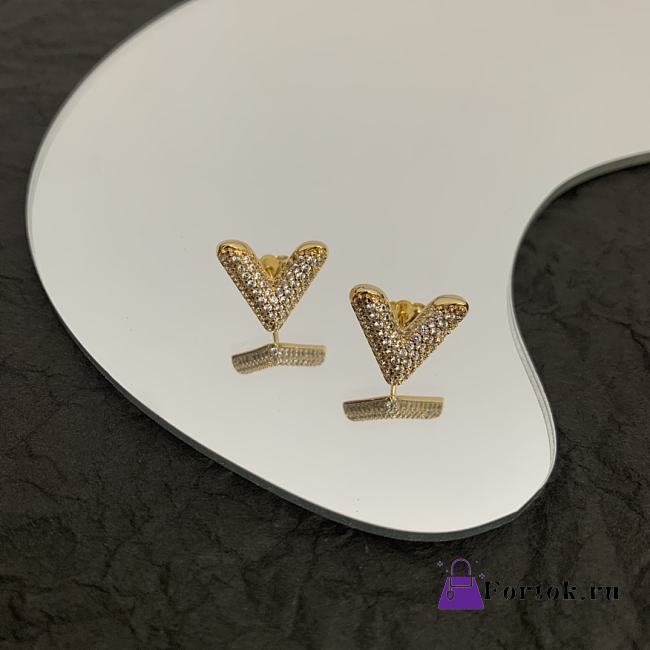 Fortok Louis Vuitton Essential V Letter Earings - 1
