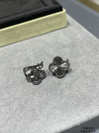 Fortok Van Cleef & Arpels Black Flower four-leaf Clover Earrings