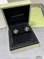 Fortok Van Cleef & Arpels Black Flower four-leaf Clover Earrings - 2