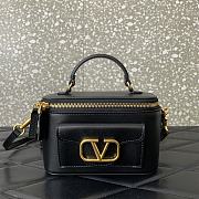Fortok Valentino Garavani Leather Loco Vanity Case in Black 16.5x10x7.5cm - 1
