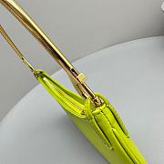 Fortok Jacquemus Le Bisou Mousqueton Shoulder Bag Neon Green E68878 26x15x2cm - 6