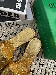 Fortok Bottega Veneta Amy Padded Mules in Intreccio Leather Gold - 5
