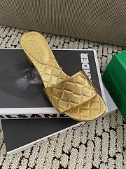Fortok Bottega Veneta Amy Padded Mules in Intreccio Leather Gold - 3