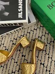 Fortok Bottega Veneta Amy Padded Mules in Intreccio Leather Gold - 2