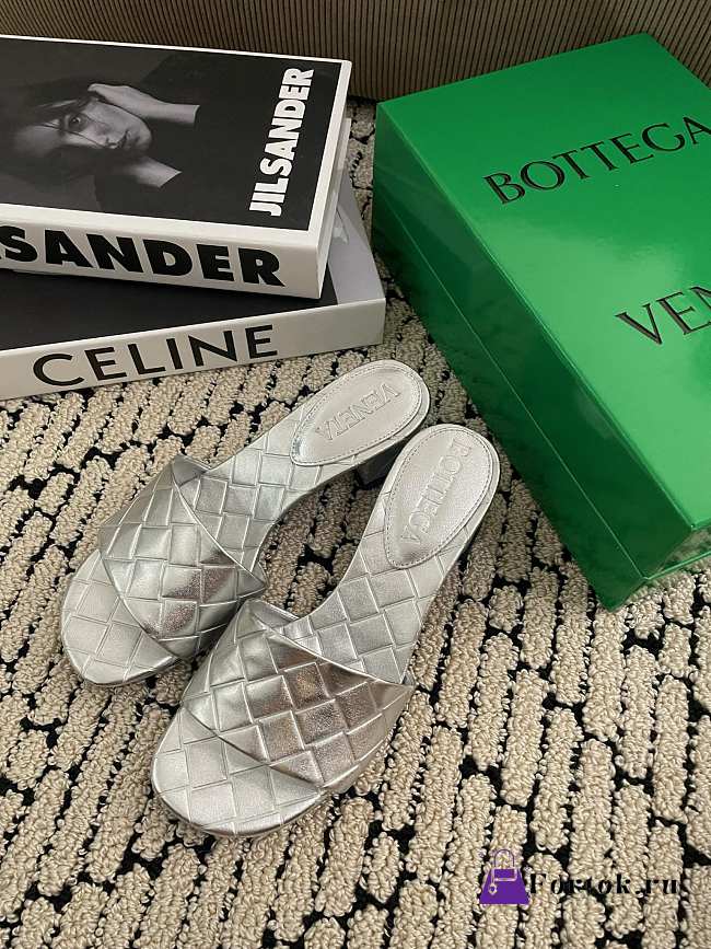 Fortok Bottega Veneta Amy Padded Mules in Intreccio Leather Silver - 1