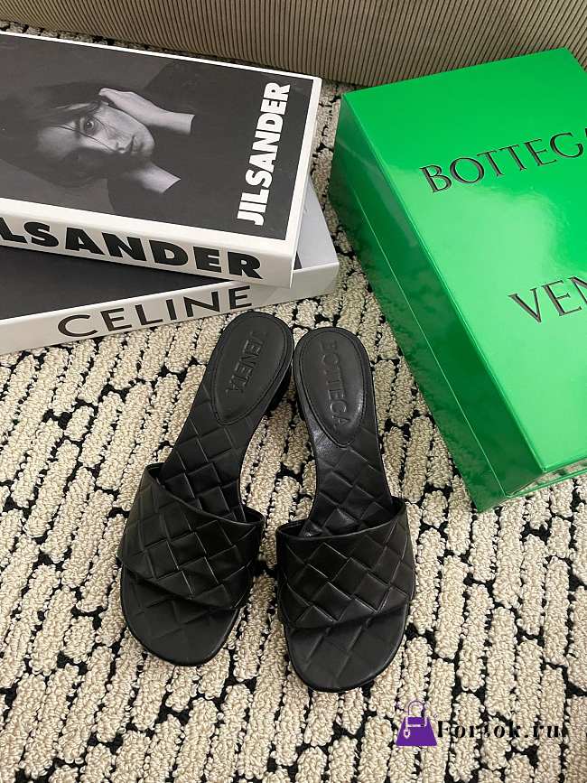 Fortok Bottega Veneta Amy Padded Mules in Intreccio Leather Black - 1