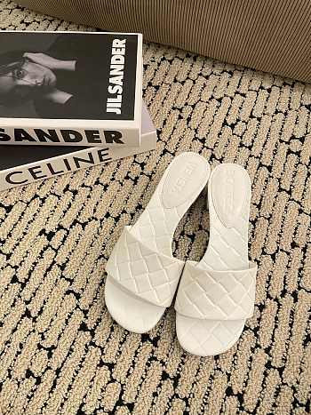 Fortok Bottega Veneta Amy Padded Mules in Intreccio Leather White