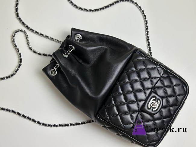 Fortok Chanel Vintage Leather Chain Backpack Black P988801 17x29cm  - 1