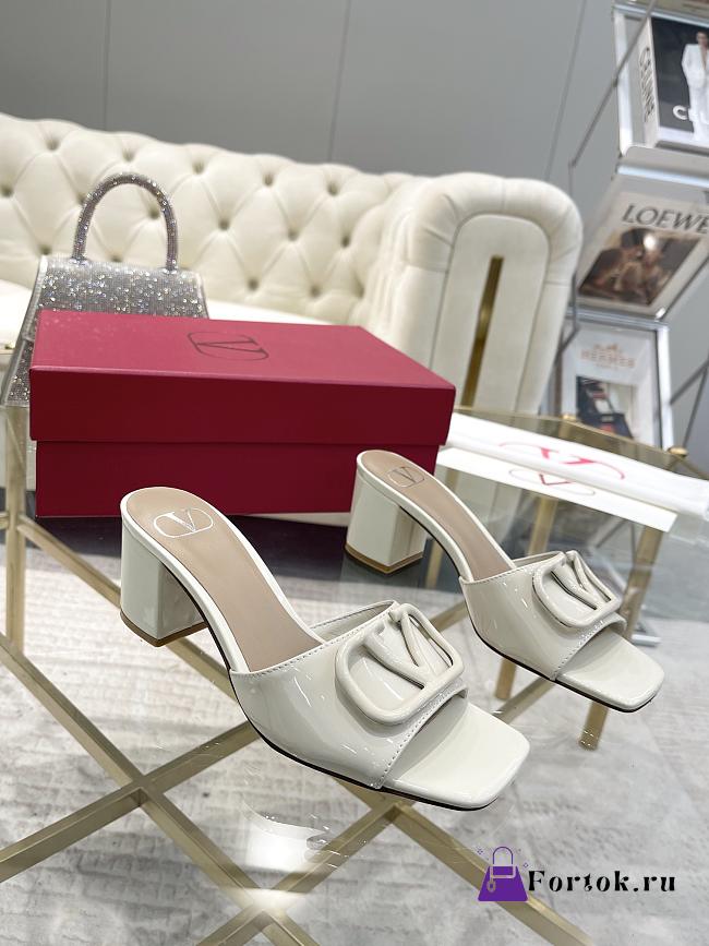 Fortok Valentino Vlogo Signature Patent Leather Slide Sandals White 60mm - 1