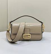 Fortok Fendi Baguette Beige Crocodile Leather Bag 8628 27x6x16cm - 1