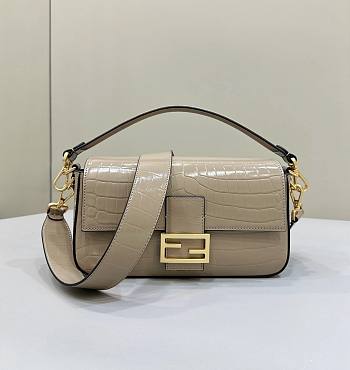 Fortok Fendi Baguette Beige Crocodile Leather Bag 8628 27x6x16cm