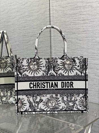 Fortok Dior Sun Black & White Embroidery Book Tote 36cm