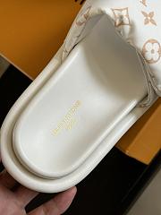 Fortok Louis Vuitton Pool Pillow Flat Comfort Mules White - 6