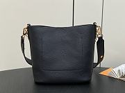 Fortok Louis Vuitton Lock and Walk Bucket Bag Black M24006 20x20.5x12cm - 3