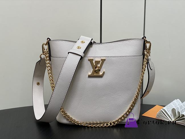 Fortok Louis Vuitton Lock and Walk Bucket Bag White M24638 20x20.5x12cm - 1