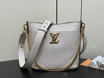 Fortok Louis Vuitton Lock and Walk Bucket Bag White M24638 20x20.5x12cm