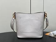 Fortok Louis Vuitton Lock and Walk Bucket Bag White M24638 20x20.5x12cm - 4