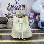 Fortok Louis Vuitton Néonoé BB Bag Cream White and Green M24048 20x20x13cm - 1