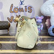 Fortok Louis Vuitton Néonoé BB Bag Cream White and Green M24048 20x20x13cm - 5