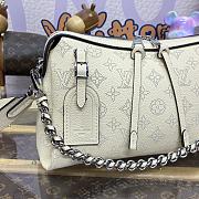 Fortok Louis Vuitton Mahina Hand It All PM Bag Cream M24255 29x18x13cm - 5
