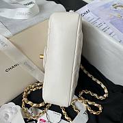 Fortok Chanel Mini Flap Bag White Shiny Lambskin Pearls & Gold-Tone Metal 12.5x17x5cm - 4