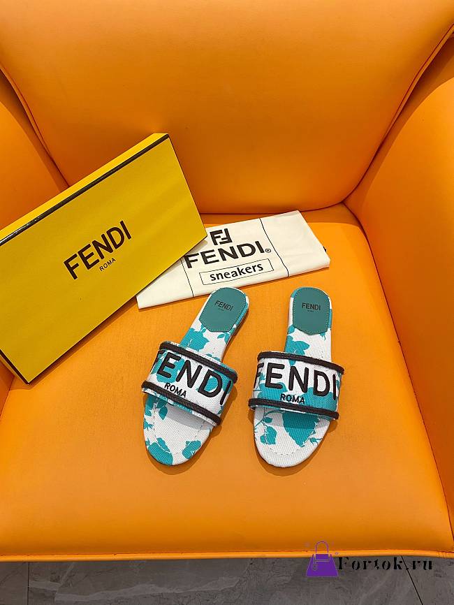 Fortok Fendi Signature Embroidered-logo Slides White & Green - 1