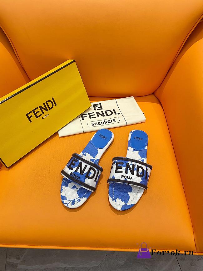 Fortok Fendi Signature Embroidered-logo Slides White & Blue - 1