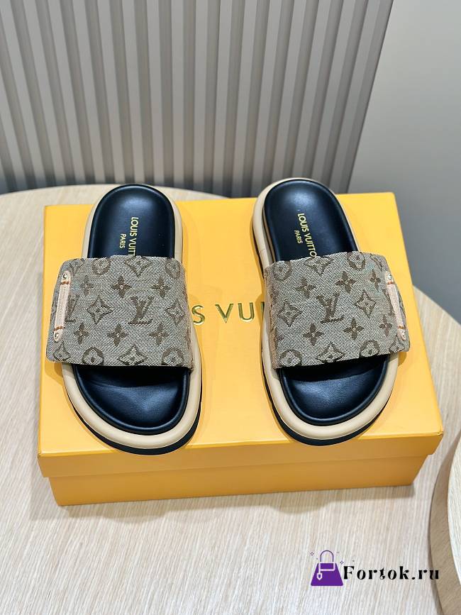 Fortok Louis Vuitton Pool Pillow Flat Comfort Mules Olive Green - 1