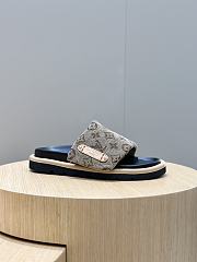 Fortok Louis Vuitton Pool Pillow Flat Comfort Mules Olive Green - 5
