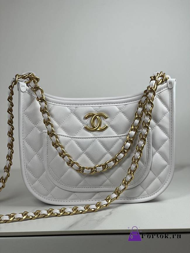Fortok Chanel Hobo Handbag Calfskin & Gold-Tone Metal White 20×24×6cm - 1
