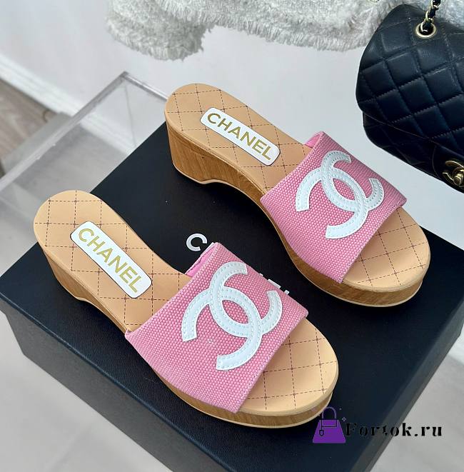 Fortok Chanel Pink Mesh Neoprene CC Wooden Slide Sandals - 1