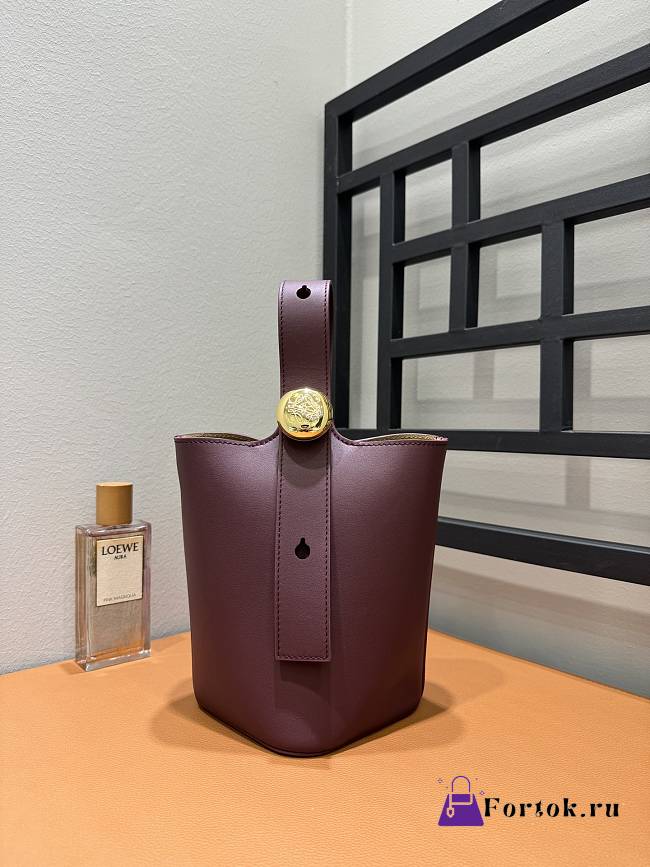 Fortok Loewe Mini Pebble Bucket Bag in Burgundy Gold Hardware 19cm - 1
