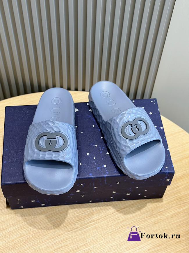 Fortok Gucci Men 's Interlocking G Slide Sandals Light Blue Textured Rubber - 1