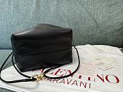 Fortok Valentino Garavani VLogo Pouf Bucket Bag Black 23x19x14cm - 3