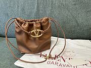 Fortok Valentino Garavani VLogo Pouf Bucket Bag Brown 23x19x14cm - 1