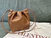 Fortok Valentino Garavani VLogo Pouf Bucket Bag Brown 23x19x14cm - 5