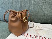 Fortok Valentino Garavani VLogo Pouf Bucket Bag Brown 23x19x14cm - 3