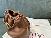 Fortok Valentino Garavani VLogo Pouf Bucket Bag Brown 23x19x14cm - 2