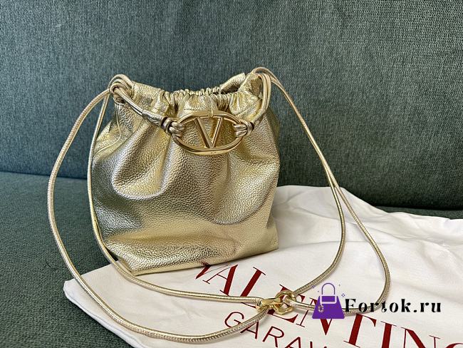 Fortok Valentino Garavani VLogo Pouf Bucket Bag Gold 23x19x14cm - 1
