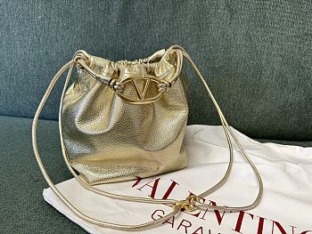 Fortok Valentino Garavani VLogo Pouf Bucket Bag Gold 23x19x14cm