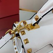 Fortok Valentino Garavani Rockstud Alcove Handbag In White 22x17x9cm - 5