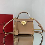 Fortok Valentino Garavani Rockstud Alcove Handbag In Beige 22x17x9cm - 1