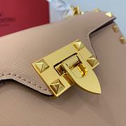 Fortok Valentino Garavani Rockstud Alcove Handbag In Beige 22x17x9cm - 5