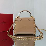 Fortok Valentino Garavani Rockstud Alcove Handbag In Beige 22x17x9cm - 3