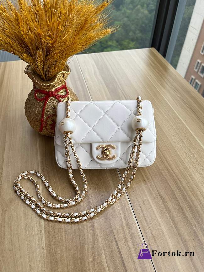 Fortok Chanel Mini Flap Bag Lambskin, Imitation Pearls & Gold-Tone Metal White 11.5×17×5cm - 1