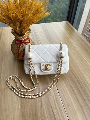 Fortok Chanel Mini Flap Bag Lambskin, Imitation Pearls & Gold-Tone Metal White 11.5×17×5cm