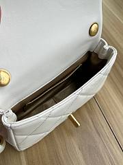Fortok Chanel Mini Flap Bag Lambskin, Imitation Pearls & Gold-Tone Metal White 11.5×17×5cm - 6