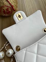Fortok Chanel Mini Flap Bag Lambskin, Imitation Pearls & Gold-Tone Metal White 11.5×17×5cm - 4