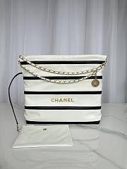 Fortok Chanel 22 Handbag Shiny Calfskin, Calfskin & Gold-Tone Metal White & Black 35×37×7cm - 1