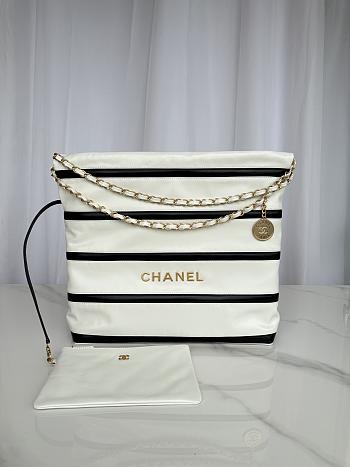 Fortok Chanel 22 Handbag Shiny Calfskin, Calfskin & Gold-Tone Metal White & Black 35×37×7cm